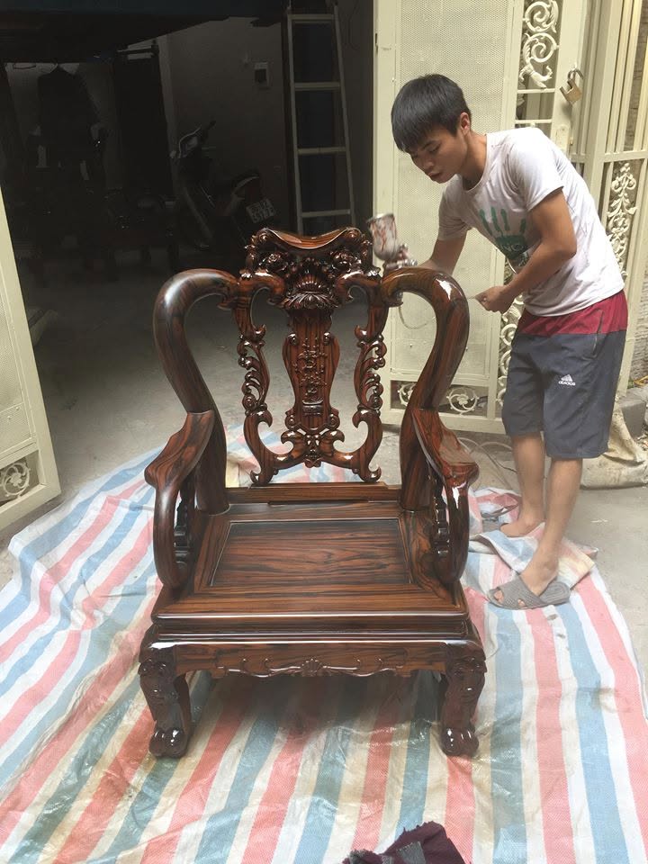 Sơn Lại Bàn Ghế Gỗ Cũ – Làm Mới Nội Thất, Tiết Kiệm Chi Phí